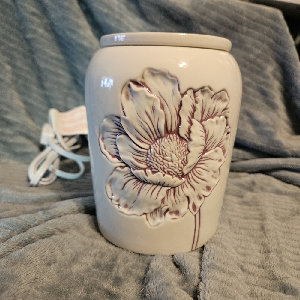 Scentsy Perfect Poppy Warmer